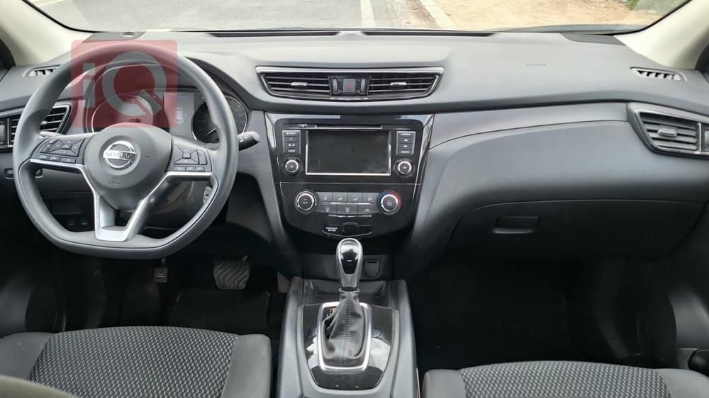 نيسان قاشقاي